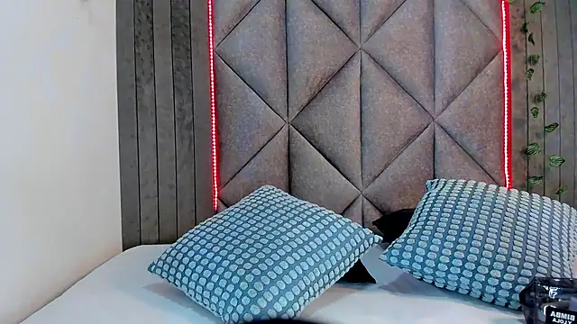 AnnieRouse   online show from 7, 4, 2026