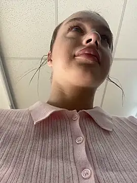 MiaTee online show from 12, 4, 2026