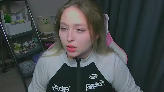 Emiliaaah online show from 3, 2, 2026