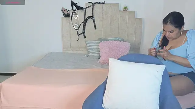 Angela mature49 online show from 7, 3, 2026