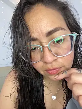 Snapshot of alisbloom chatting on 25, 2, 2026 alisbloom online show from 25, 2, 2026