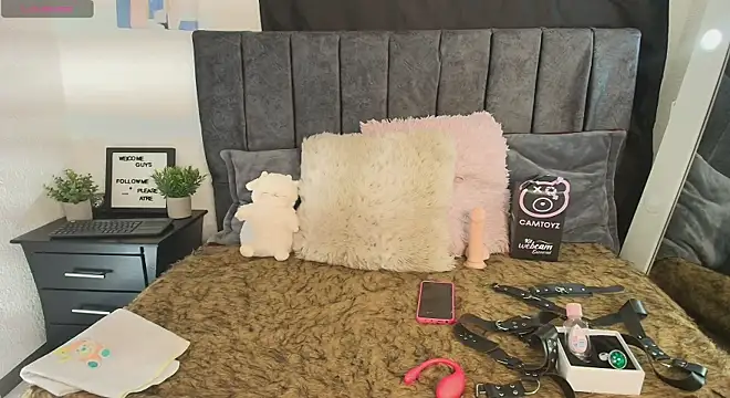 Petite pepper online show from 26, 2, 2026