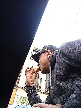 yoahotpetrafiery online show from 3, 4, 2026