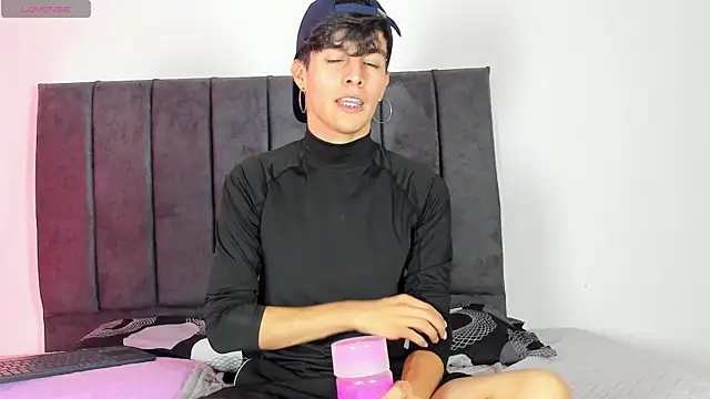 axxxel twink online show from 16, 4, 2026