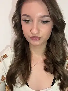 Green eyes lady online show from 1, 2, 2026