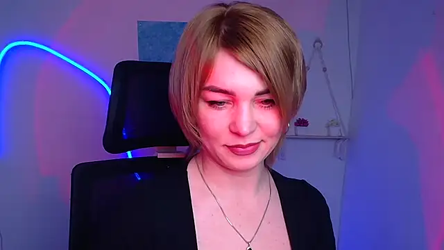 Snapshot of CuttieEmma chatting on 12, 2, 2026 CuttieEmma online show from 12, 2, 2026