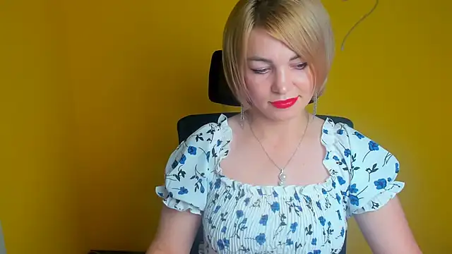 Snapshot of CuttieEmma chatting on 11, 7, 2026 CuttieEmma online show from 11, 7, 2026