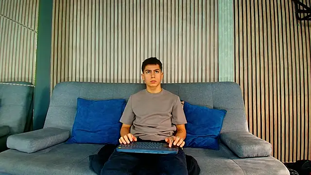 Snapshot of Aron_pulse chatting on 12, 2, 2026 Aron pulse online show from 12, 2, 2026