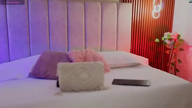 SofiaCortes4 online show from 3, 8, 2026