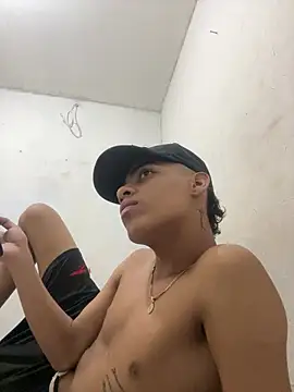 Snapshot of dominick_fran chatting on 7, 2, 2026 dominick fran online show from 7, 2, 2026