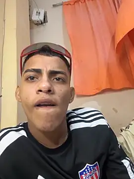 Snapshot of dominick_fran chatting on 24, 2, 2026 dominick fran online show from 24, 2, 2026