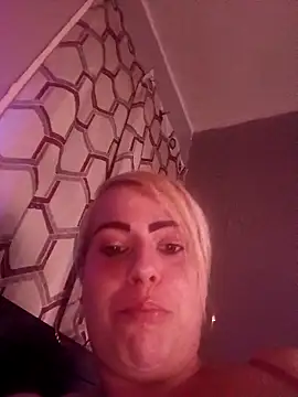 Shirley0810 online show from 15, 4, 2026