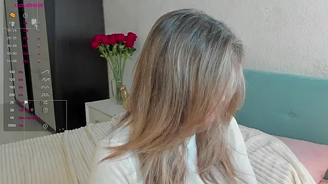 Snapshot of LilyBel chatting on 4, 5, 2026 LilyBel online show from 4, 5, 2026