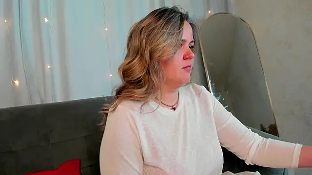 Snapshot of LilyBel chatting on 19, 5, 2026 LilyBel online show from 19, 5, 2026