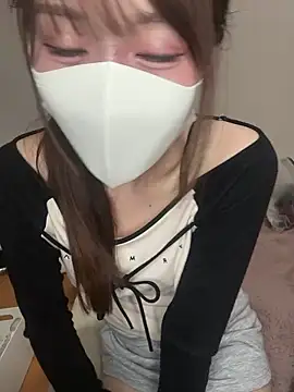 Snapshot of momo_mm chatting on 13, 5, 2026 momo mm online show from 13, 5, 2026