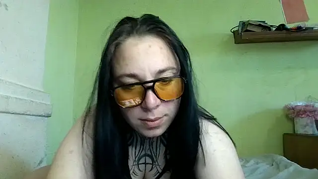 Snapshot of MillaSourety chatting on 4, 5, 2026 MillaSourety online show from 4, 5, 2026