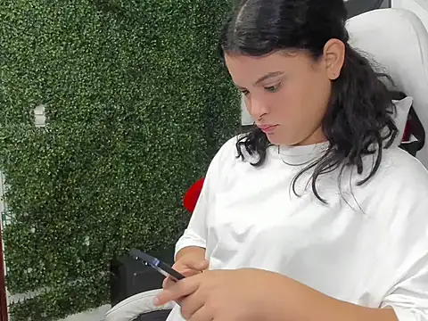 Andrea girlx online show from 17, 2, 2026