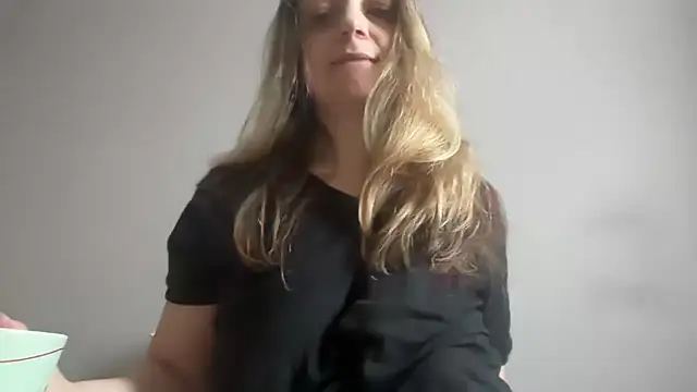 Snapshot of ShyFlameLive chatting on 26, 4, 2026 ShyFlameLive online show from 26, 4, 2026