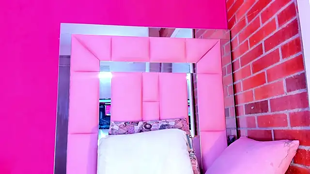 Baby doll XOXO online show from 25, 2, 2026