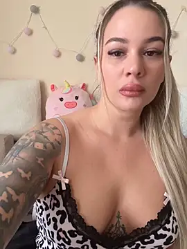 sexybatwomen33 online show from 7, 3, 2026