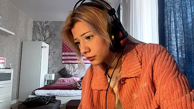 Snapshot of LadyFoxLove chatting on 21, 2, 2026 LadyFoxLove online show from 21, 2, 2026