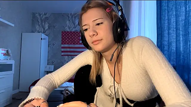 Snapshot of LadyFoxLove chatting on 27, 2, 2026 LadyFoxLove online show from 27, 2, 2026