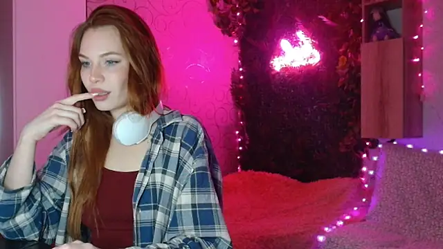 kelly love 222 online show from 25, 4, 2026