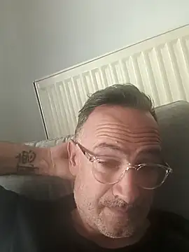 Snapshot of bobo672 chatting on 28, 4, 2026 bobo672 online show from 28, 4, 2026