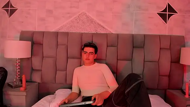 noahWolff  online show from 14, 2, 2026