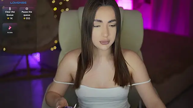 OliviaMoore  online show from 15, 3, 2026