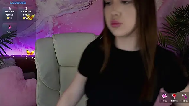 OliviaMoore  online show from 18, 3, 2026