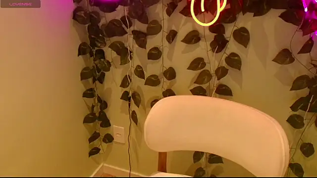 Susan Backer online show from 16, 4, 2026