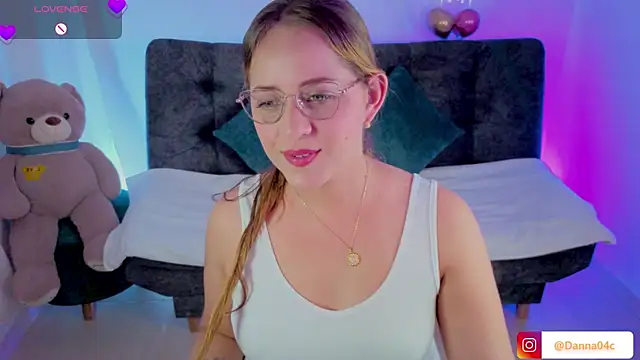 DannaCouper  online show from 11, 4, 2026