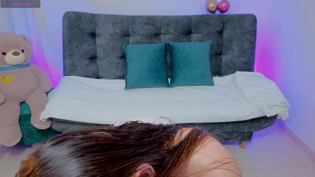 DannaCouper  online show from 17, 4, 2026