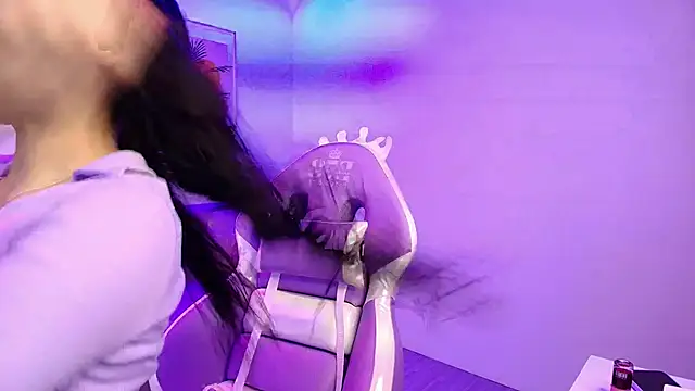 Maddie T18 online show from 10, 2, 2026