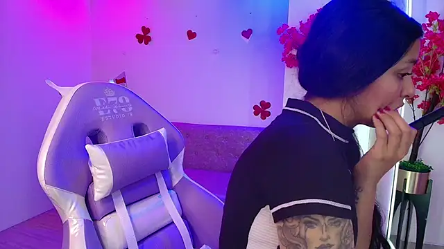 Maddie T18 online show from 25, 2, 2026