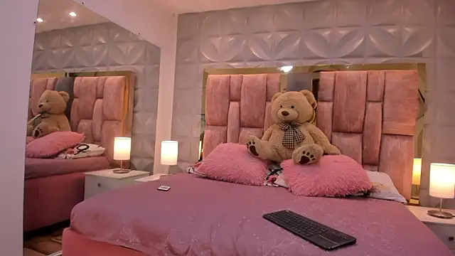 Snapshot of Paris_Velvet chatting on 2, 3, 2026 Paris Velvet online show from 2, 3, 2026