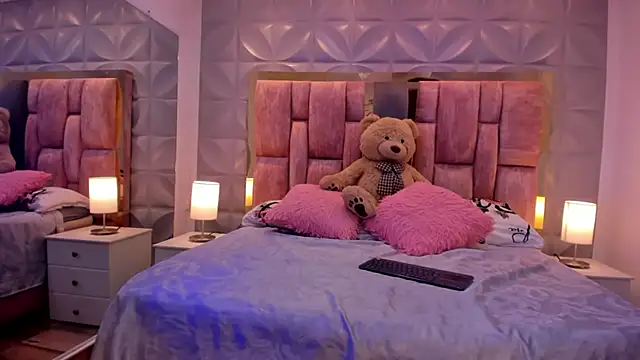 Paris Velvet online show from 28, 3, 2026