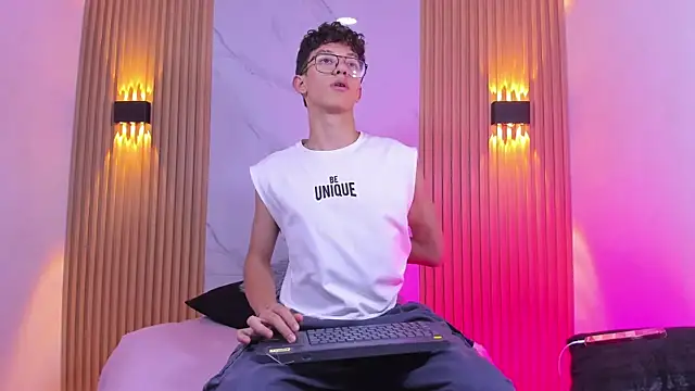 Snapshot of Christopher_Hunter chatting on 24, 2, 2026 Christopher Hunter online show from 24, 2, 2026