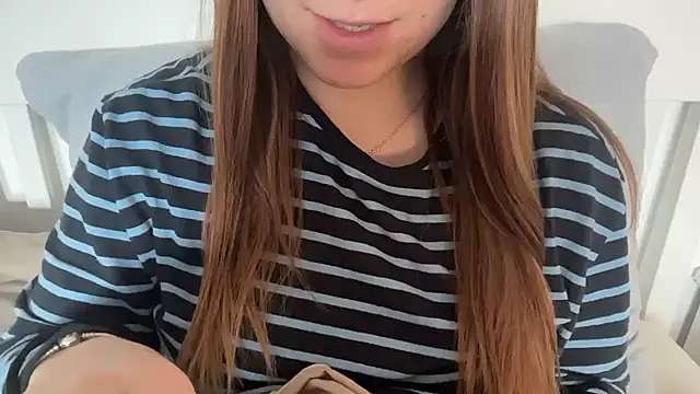 Lucyschickt online show from 8, 6, 2026