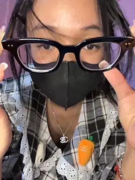 Snapshot of Leeeiuu chatting on 20, 2, 2026 Leeeiuu online show from 20, 2, 2026