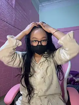 Snapshot of Leeeiuu chatting on 23, 2, 2026 Leeeiuu online show from 23, 2, 2026