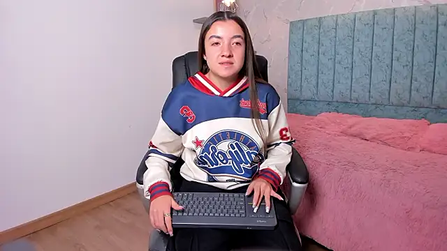 Snapshot of Tara_Parker chatting on 20, 2, 2026 Tara Parker online show from 20, 2, 2026