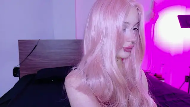 Snapshot of Lolykari chatting on 14, 6, 2026 Lolykari online show from 14, 6, 2026