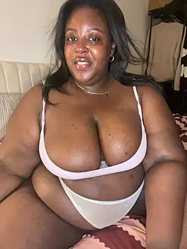 Snapshot of BouncyBBW chatting on 25, 7, 2026 BouncyBBW online show from 25, 7, 2026