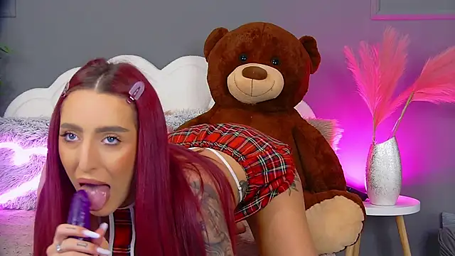 CrystalRedd online show from 6, 4, 2026