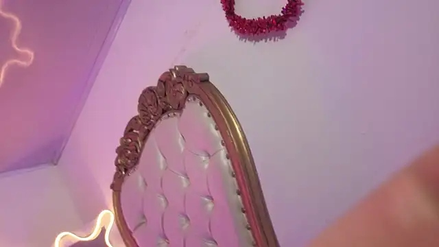 Snapshot of MILAH_TAY chatting on 13, 2, 2026 MILAH TAY online show from 13, 2, 2026