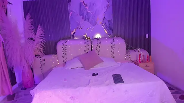 JazminRusso  online show from 6, 4, 2026