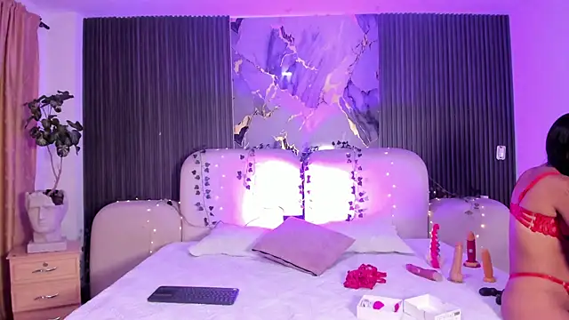 JazminRusso  online show from 17, 4, 2026
