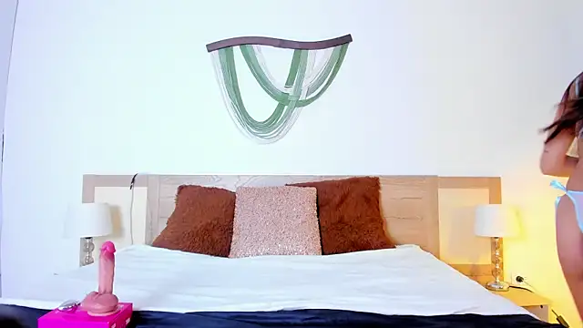 LiaJohnnson  online show from 15, 4, 2026